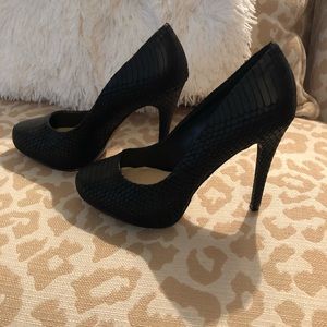 Jessica Simpson Black Pump